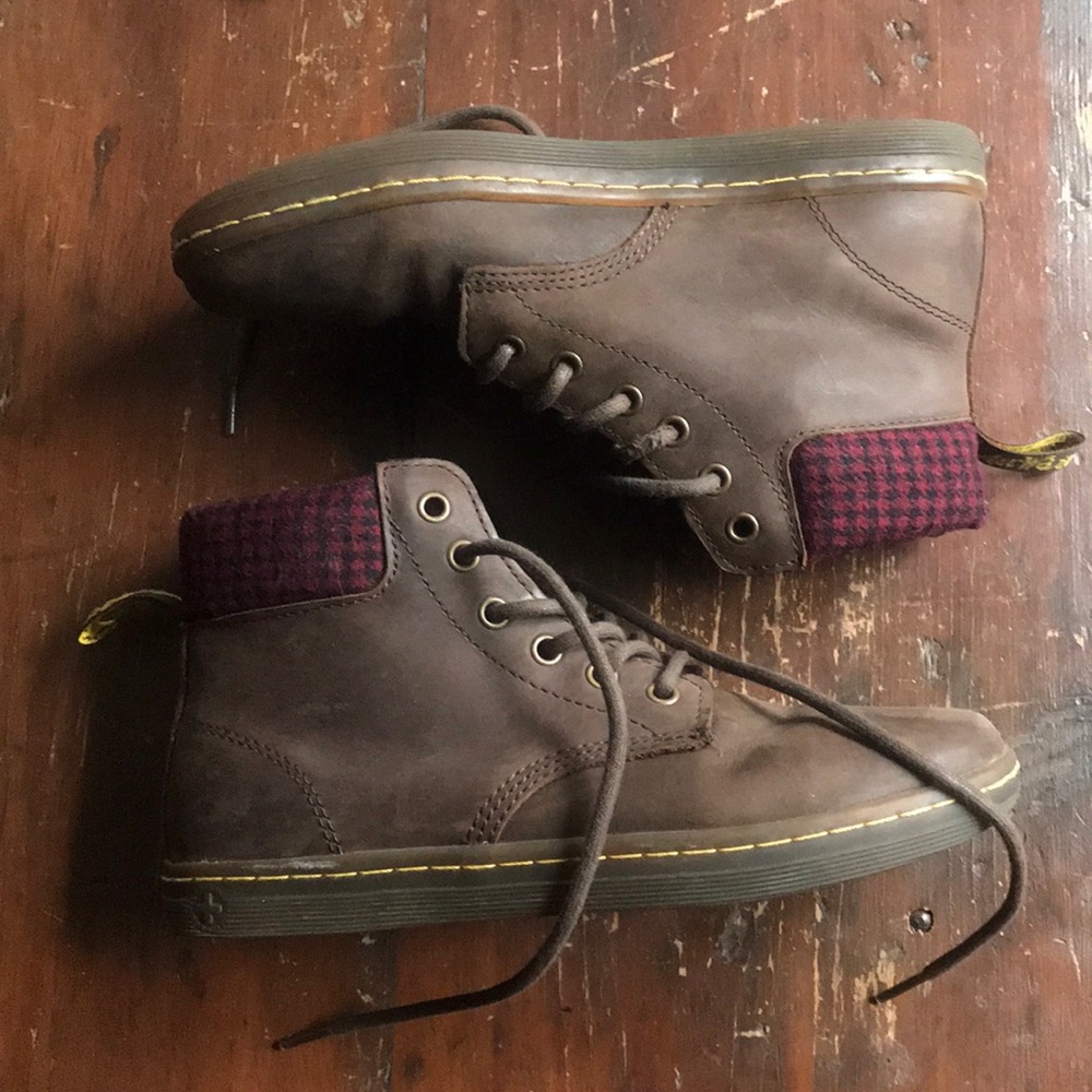 Dr. Marten Doc Maelly brow leather boot